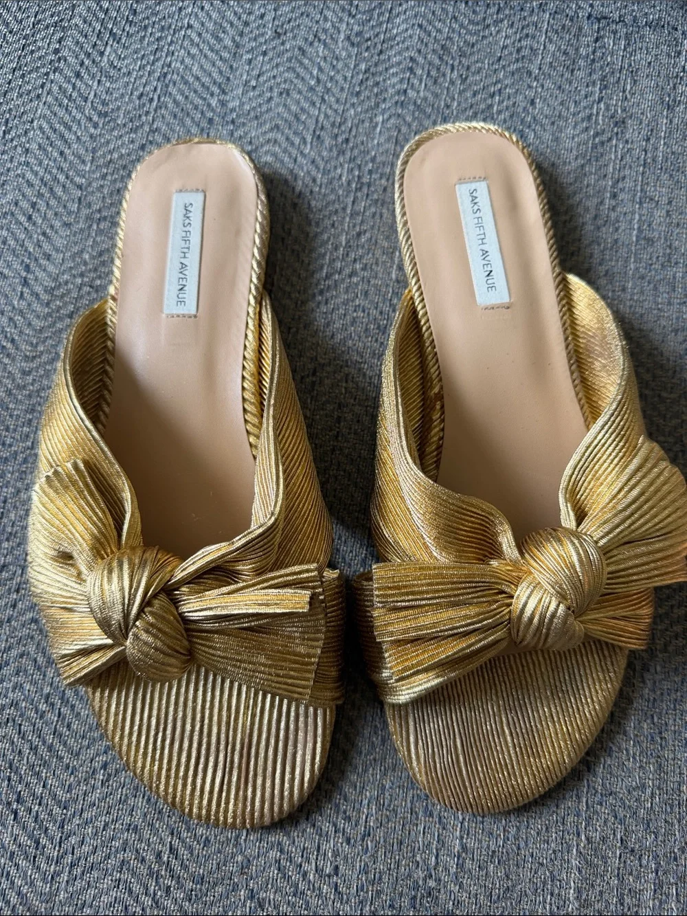 Saks Fifth Avenue Gold Metallic Bow Sandals Size: 39